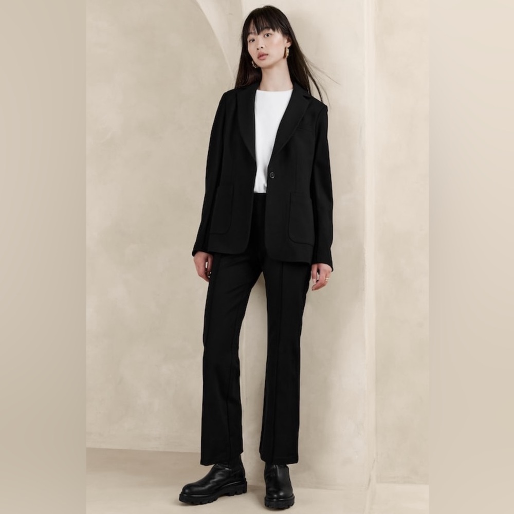 NWT Banana Republic Crop Flare Everywhere Ponte Black Pants Size Small/P…
